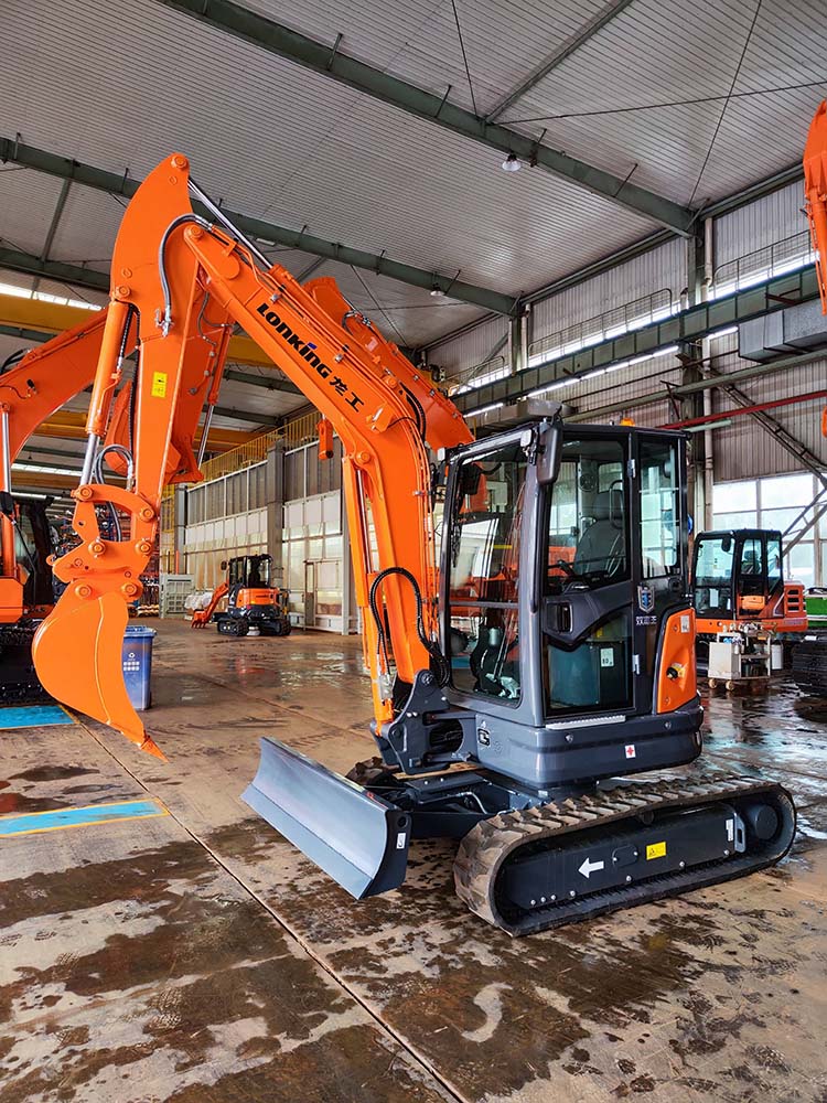 CDM6016 HYDRAULIC EXCAVATOR 2