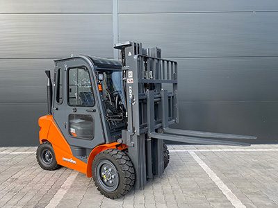 ДИЗЕЛЬНЫЕ ВИЛОЧНЫЕ ПОГРУЗЧИКИ С КАБИНОЙ И ГРУЗОПОДЪЕМНОСТЬЮ 2000 / 2500 / 3000 / 3500 КГ